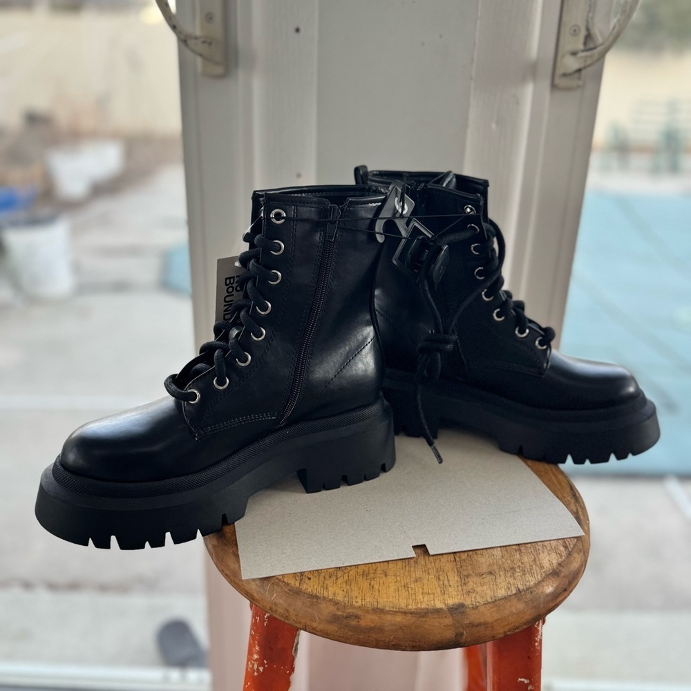 No Boundaries Women's Size 6 Black Lug Sole Combat Boots Side Zip Memory Foam - Picture 3 of 9